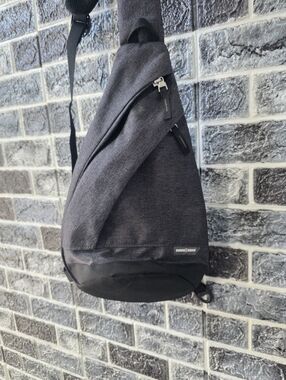 SwissGear Black Sling Crossbody Bag for Men